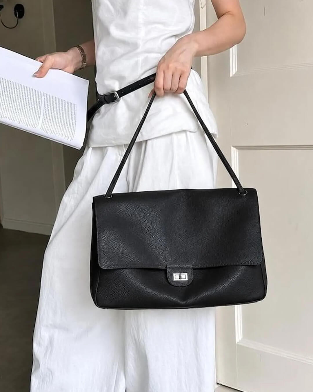 Hilde Maxi Flap Shoulder Bag in black – styled look