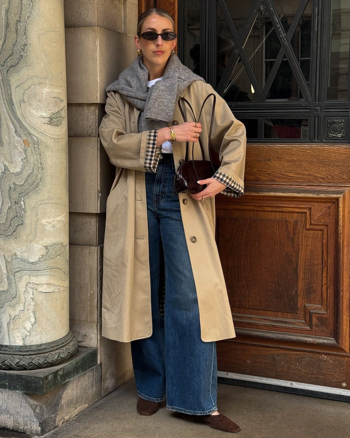 Ingrid Check-Collar Trench Coat in beige – styled look