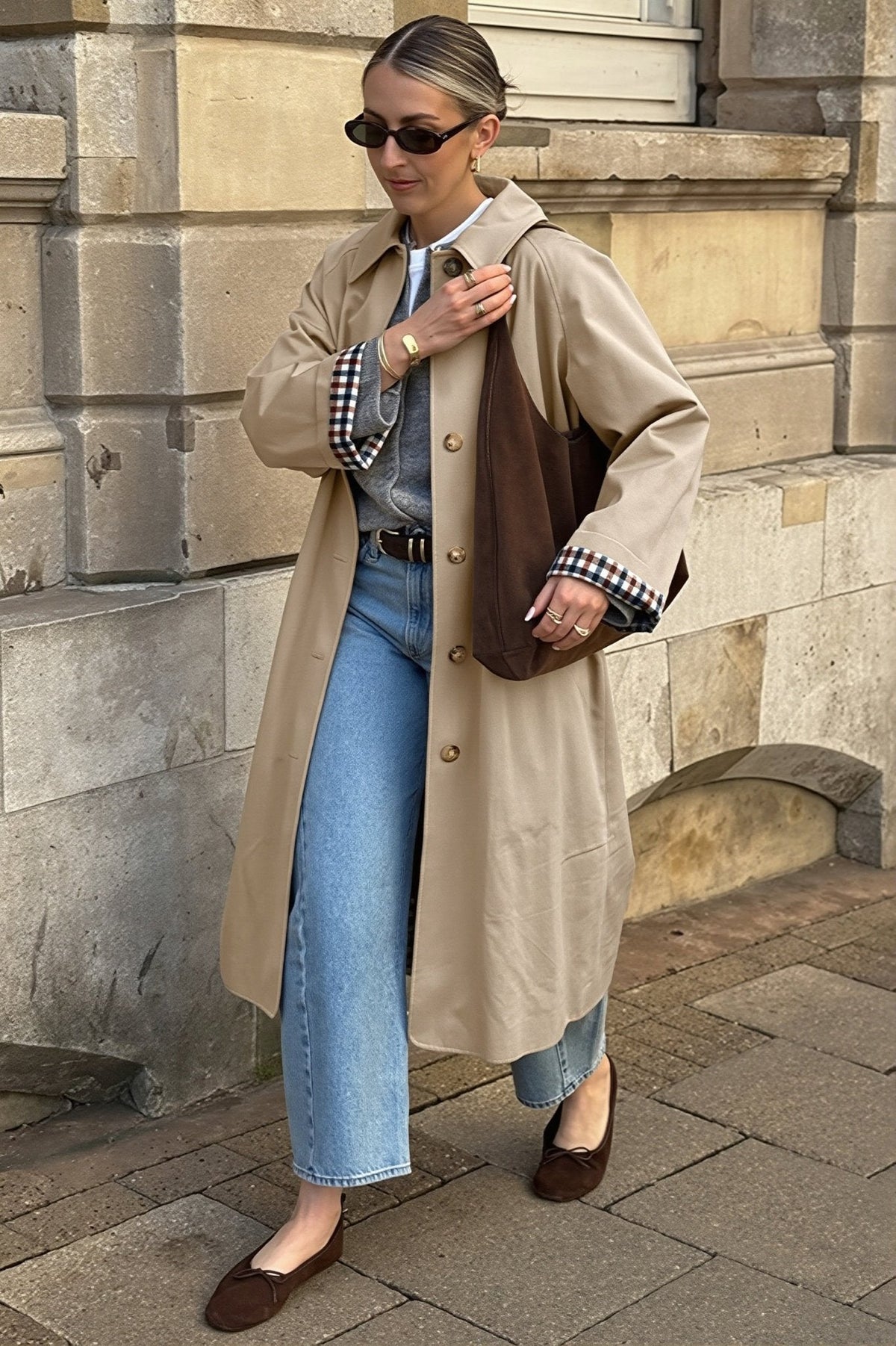 Ingrid Check-Collar Trench Coat in beige – styled look
