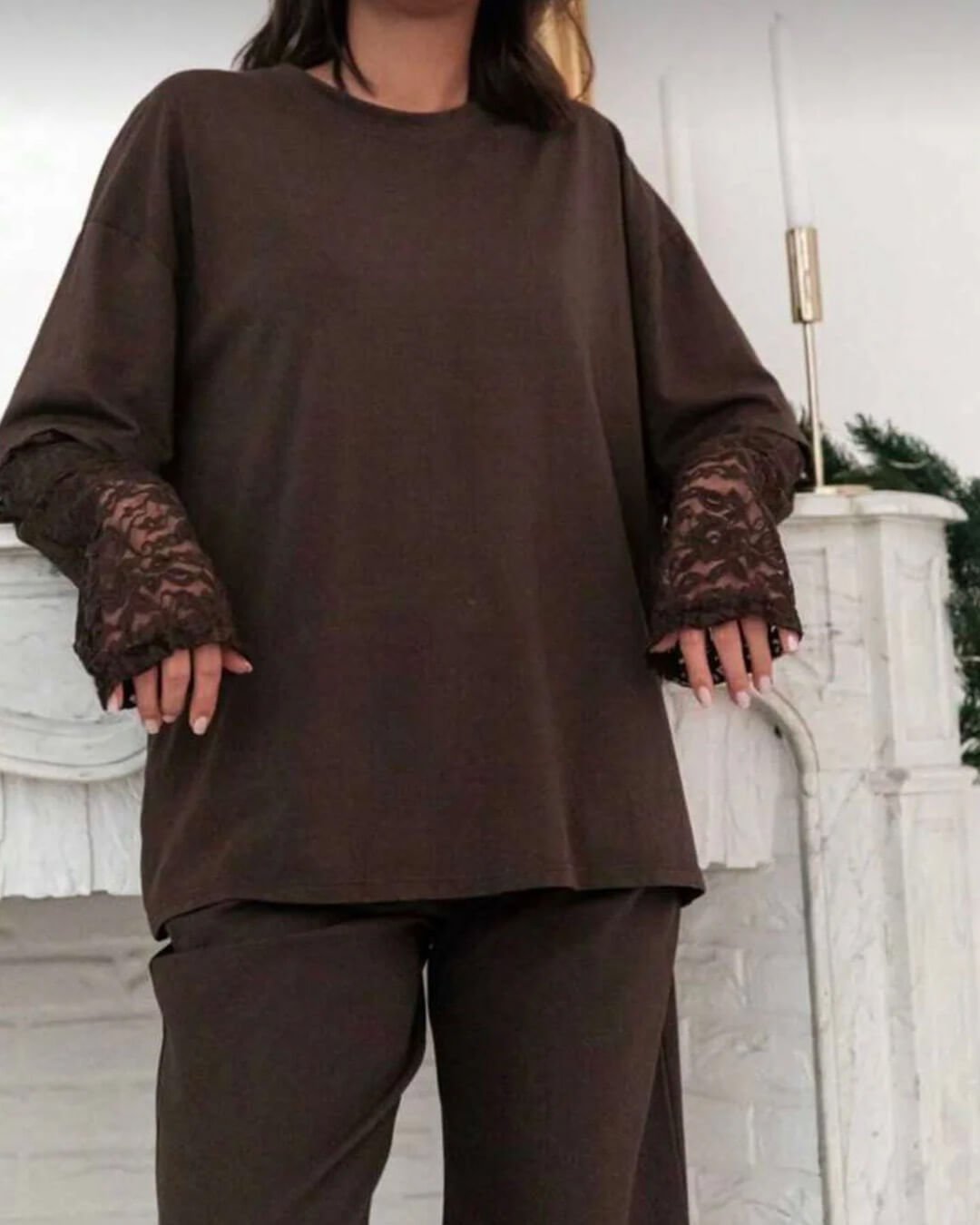 T-shirt Adaora à manches longues avec empiècements en dentelle