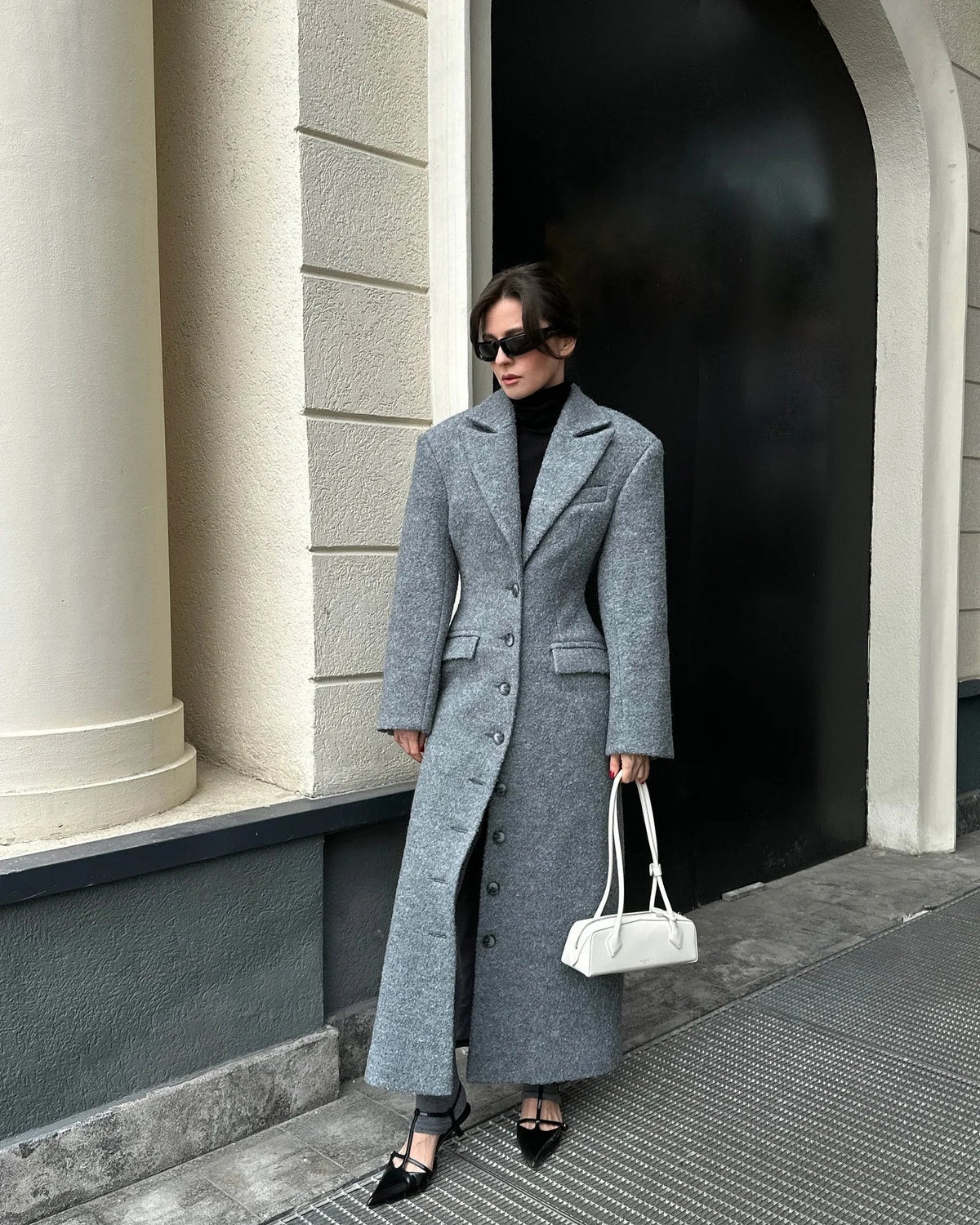 Lange jas Aediva met getailleerde taille