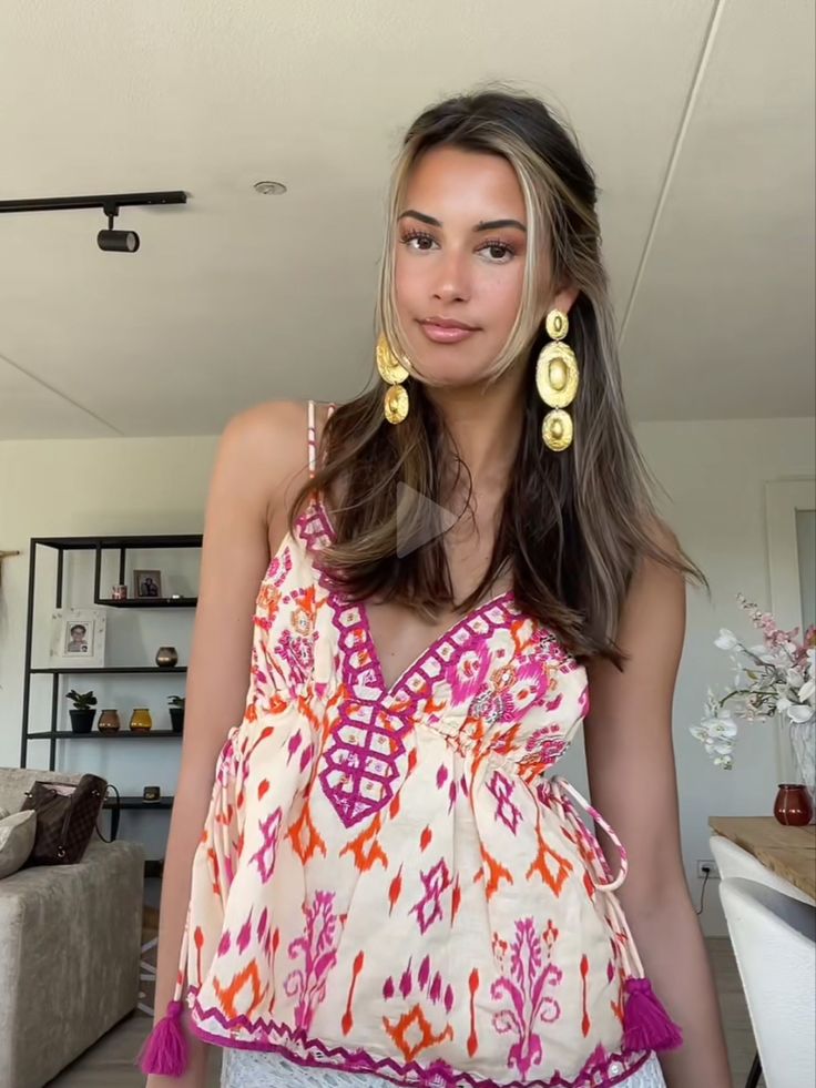 Agrafena boho-cam top med broderi, kvaster og bindebånd
