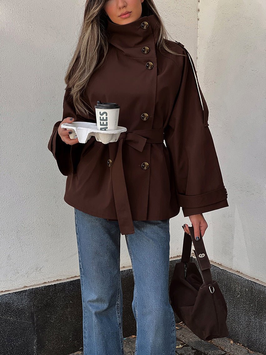 Aida kort trenchcoat med snøredetaljer