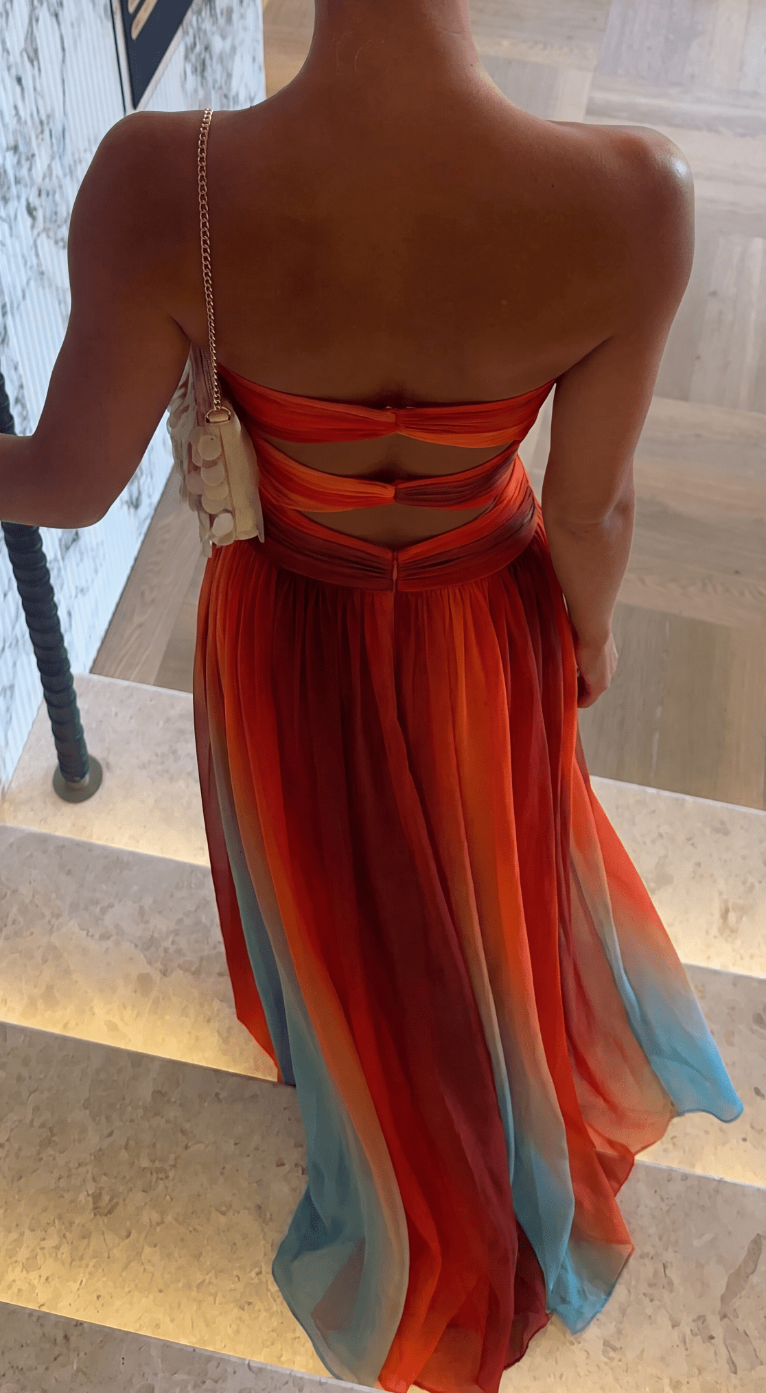 Aiselta Maxikleid mit Knotendetail
