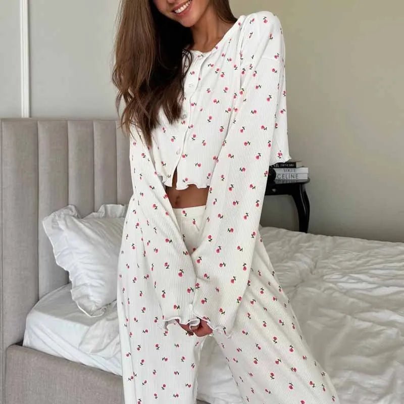 Aiza blomstret pyjamassæt med lange ærmer