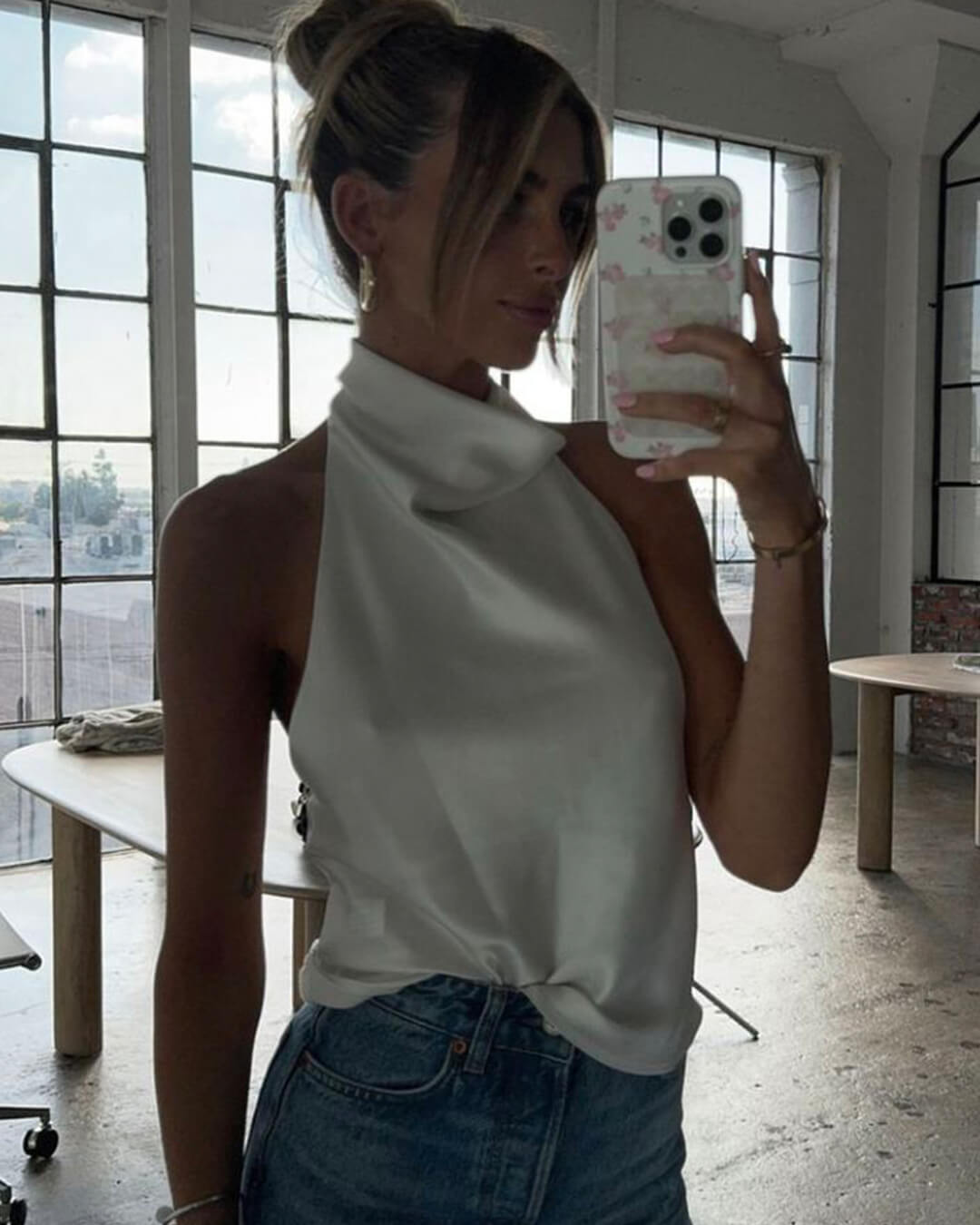 Anastasia satengtopp med halterneck og åpen rygg