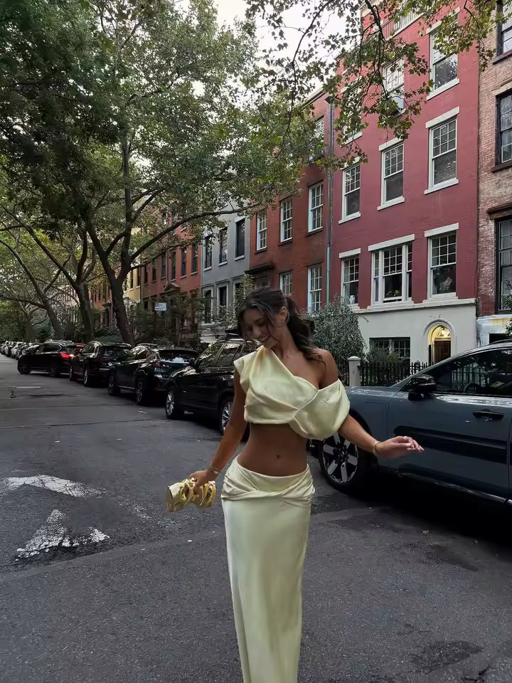 Conjunto de top corto y falda plisados de satén Arlette