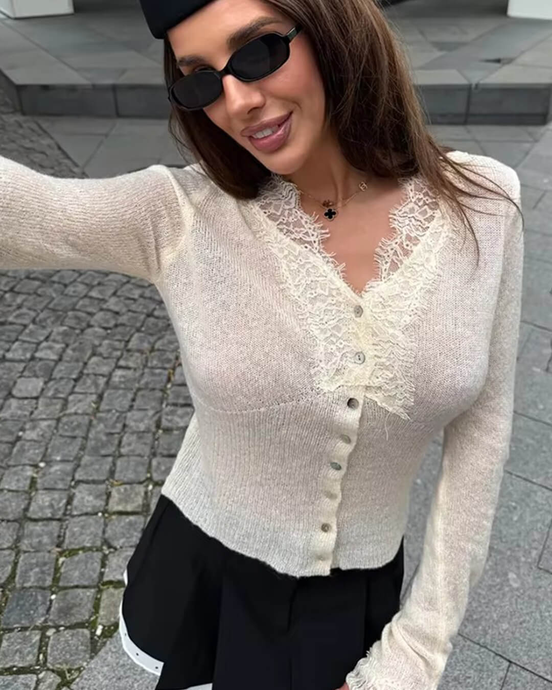 Aurelie strikket cardigan med blonder