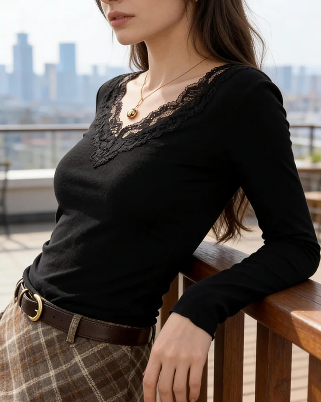Aurora Top in pizzo con scollo a V