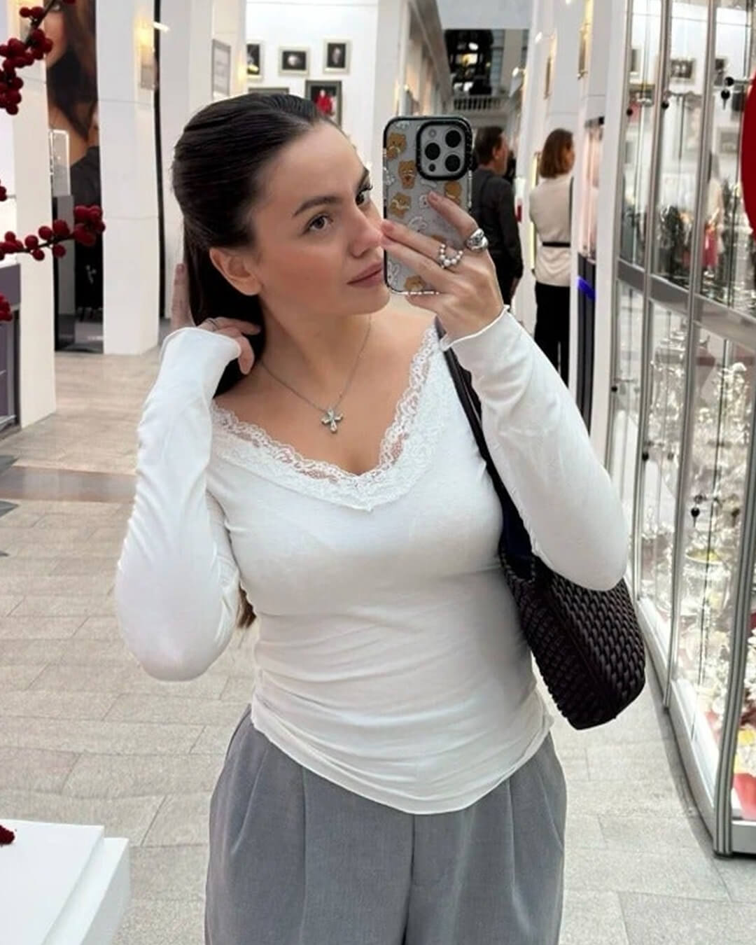 Aurora Top in pizzo con scollo a V
