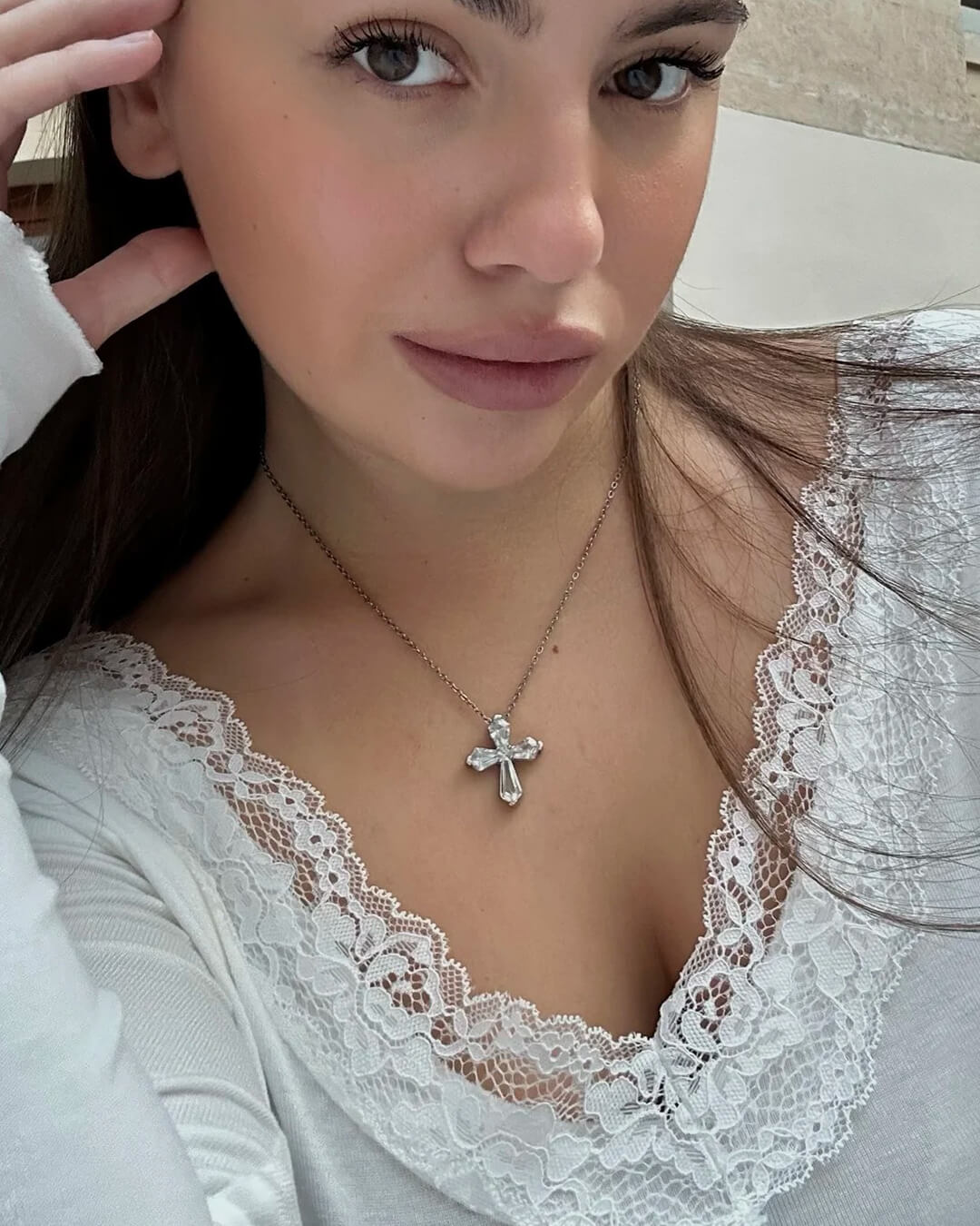 Aurora Top in pizzo con scollo a V
