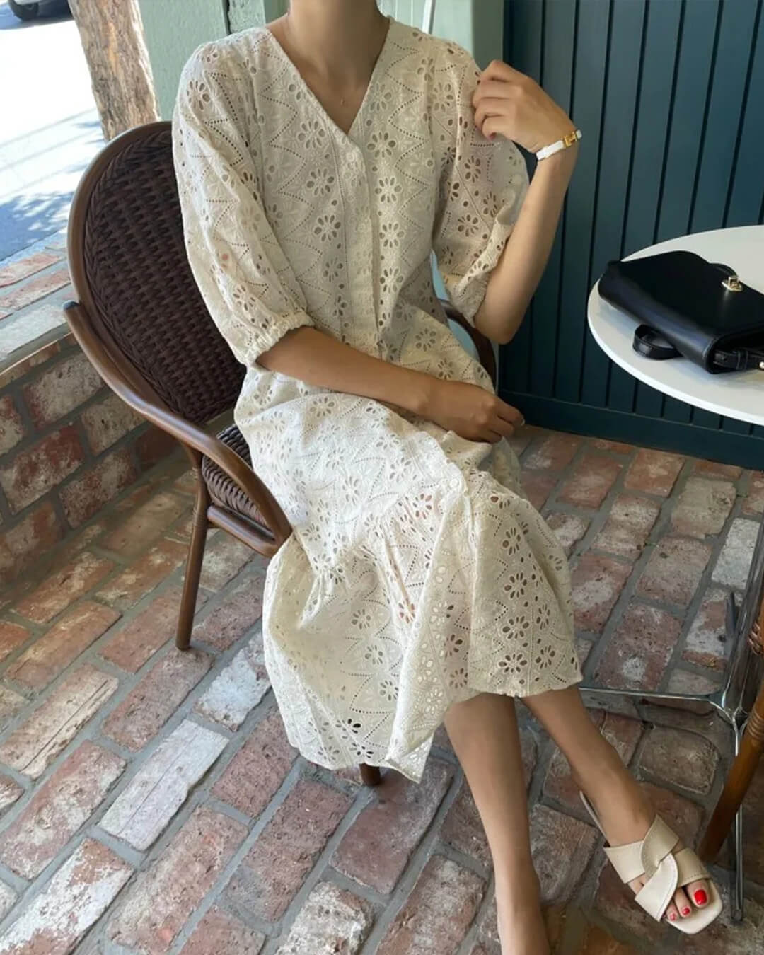 Ava Besticktes Maxikleid mit V-Ausschnitt