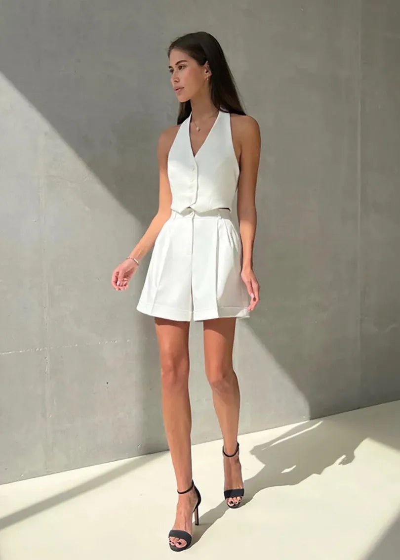 Bianca skräddad halterneckväst och shorts-set