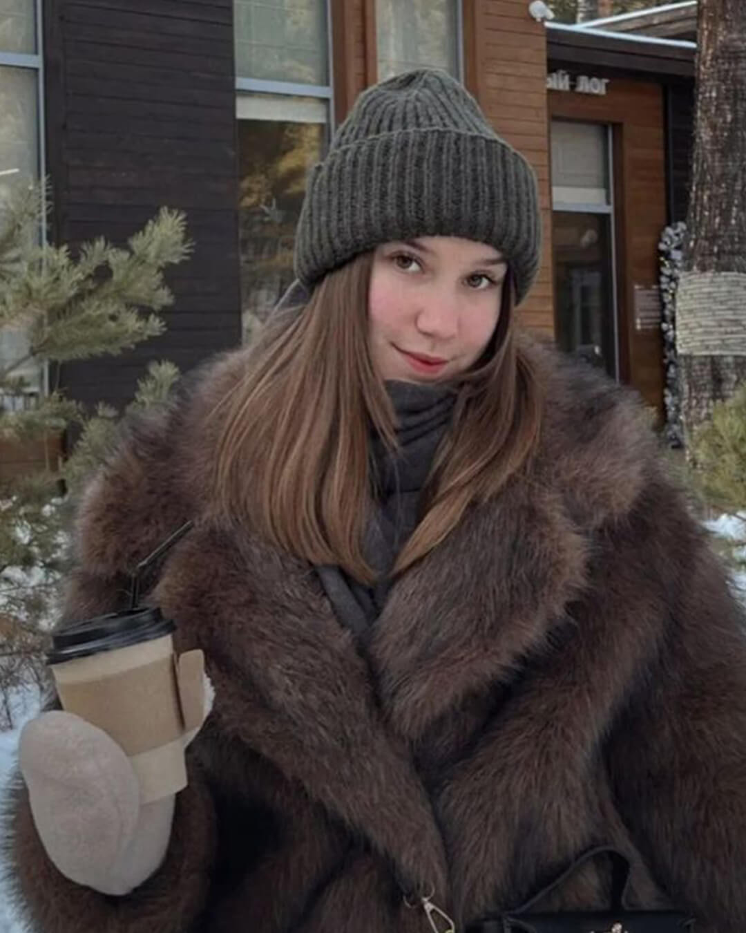 Frakke Carissa i imiteret pels
