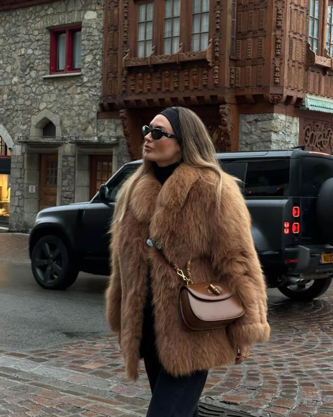 Frakke Carissa i imiteret pels