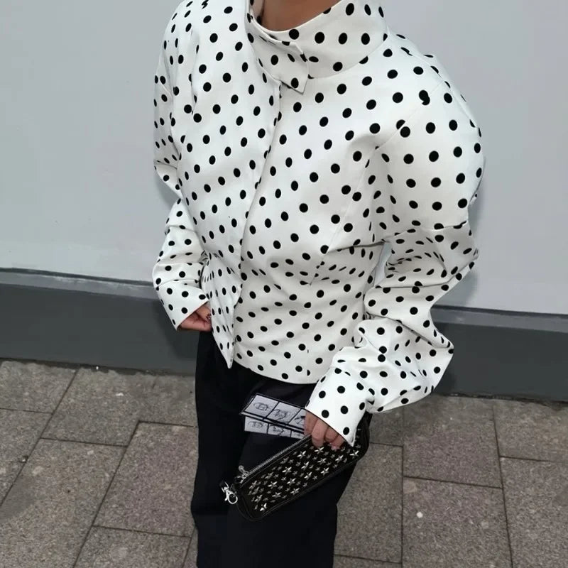 Jacke Caryl mit Stehkragen und Punkten