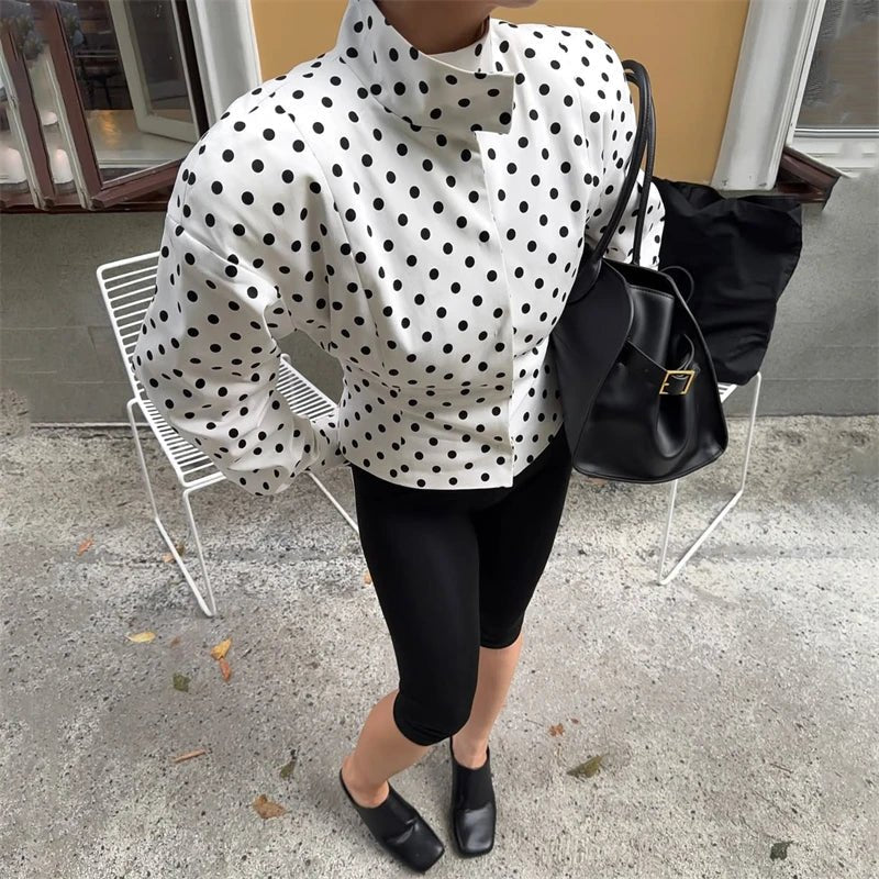 Jacke Caryl mit Stehkragen und Punkten