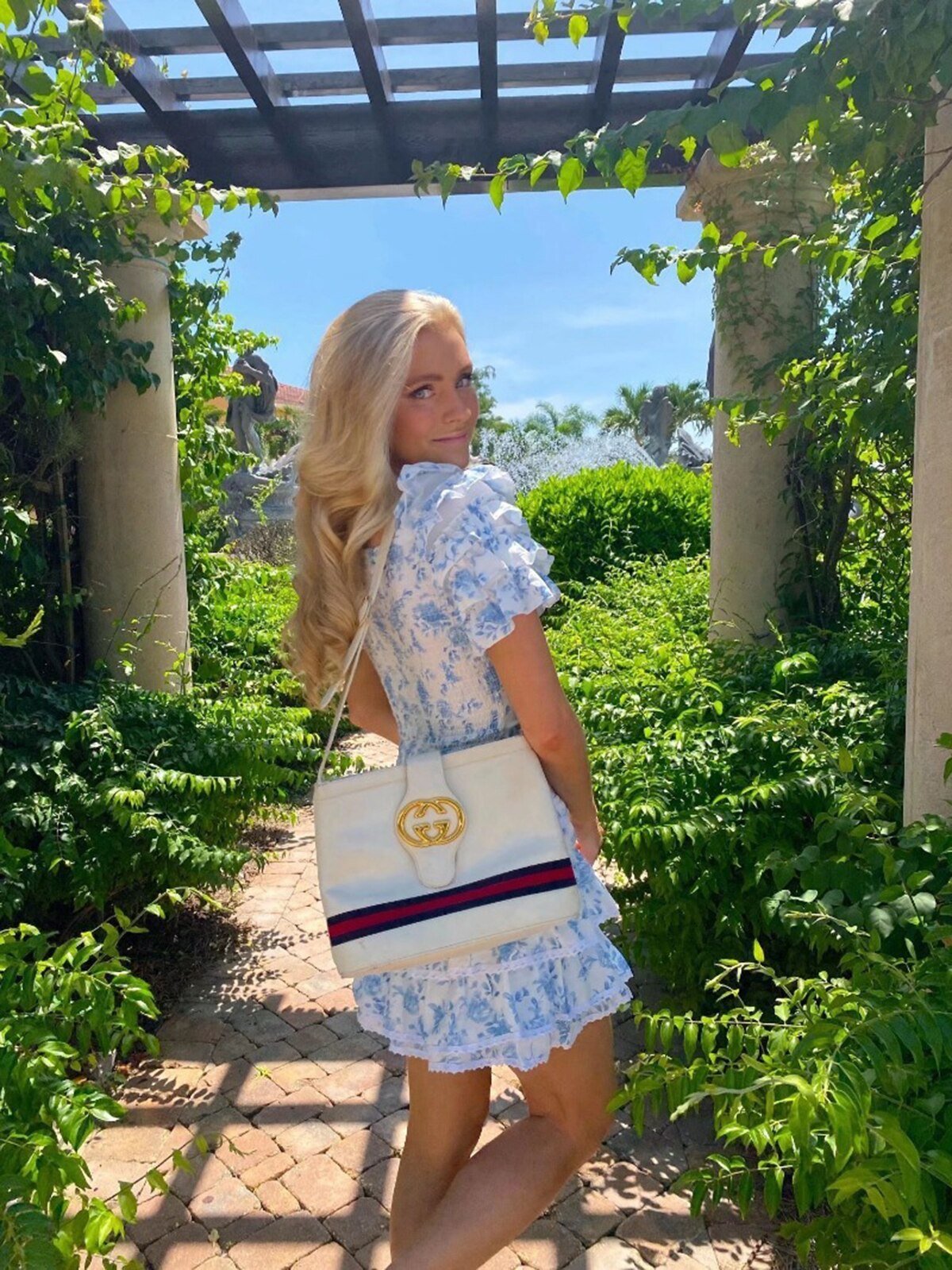 Mini vestido floral com folhos Cathrine