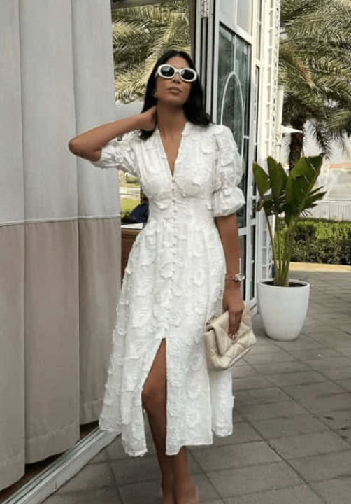 Vestido midi de renda bordada com decote em V Celeste