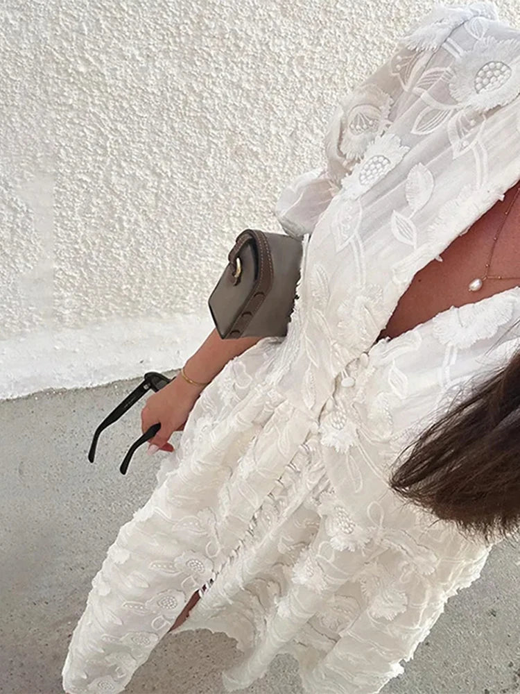 Vestido midi de encaje bordado con escote en V Celeste