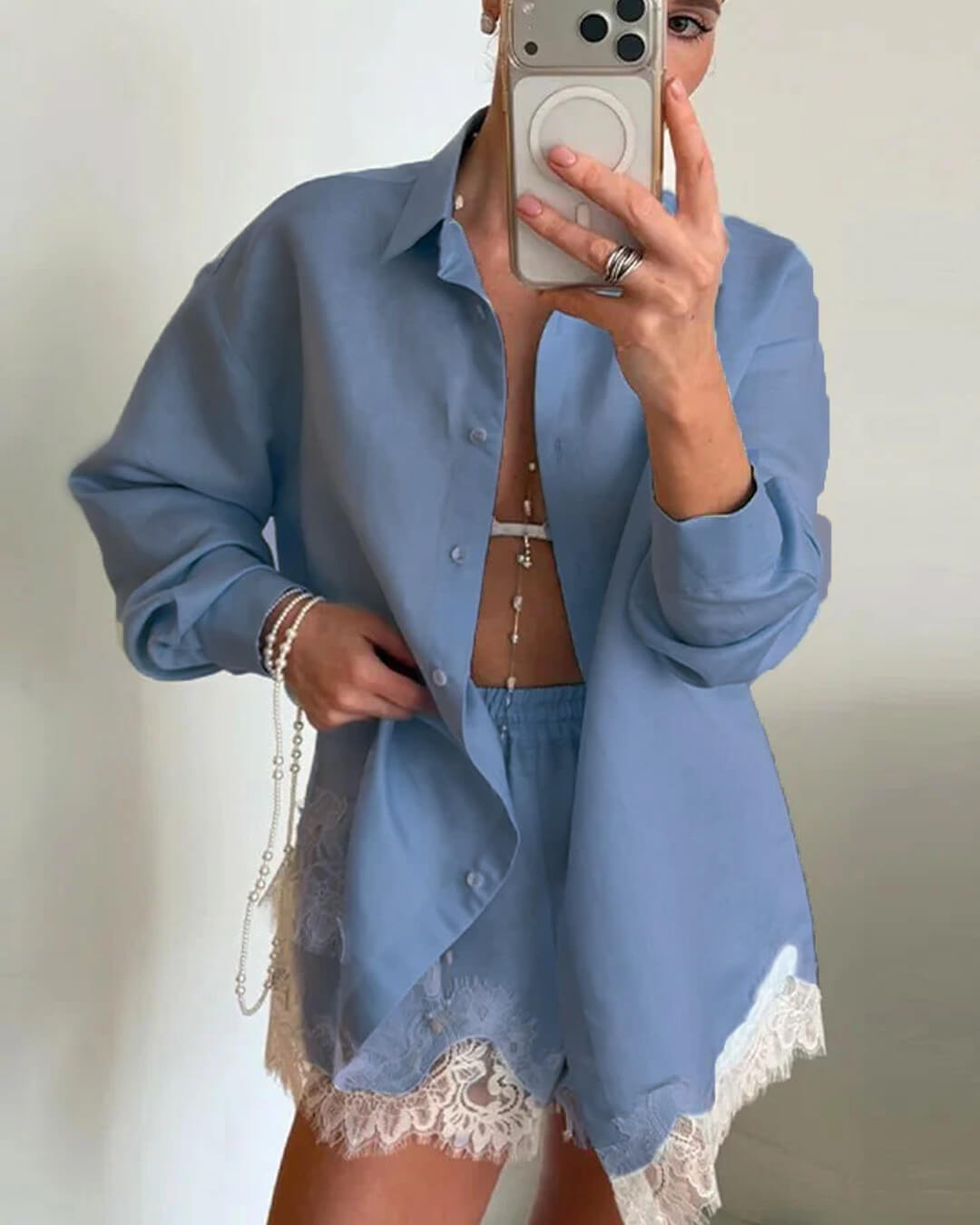 Celeste strandset med skjorta och spetsdetaljer i patchwork