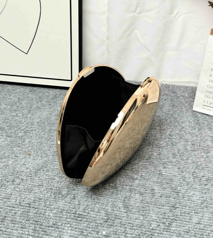 Clutch de noche con forma de concha Celeste