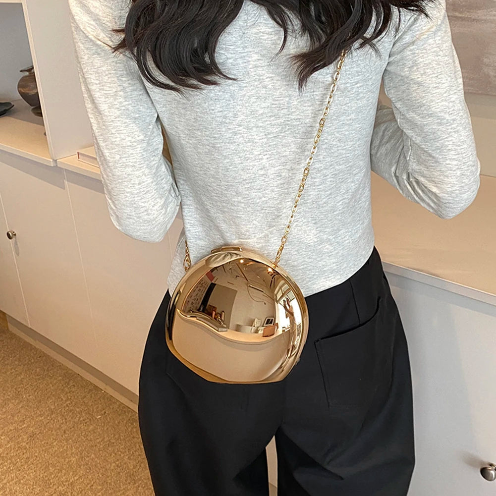 Clutch de noche con forma de concha Celeste