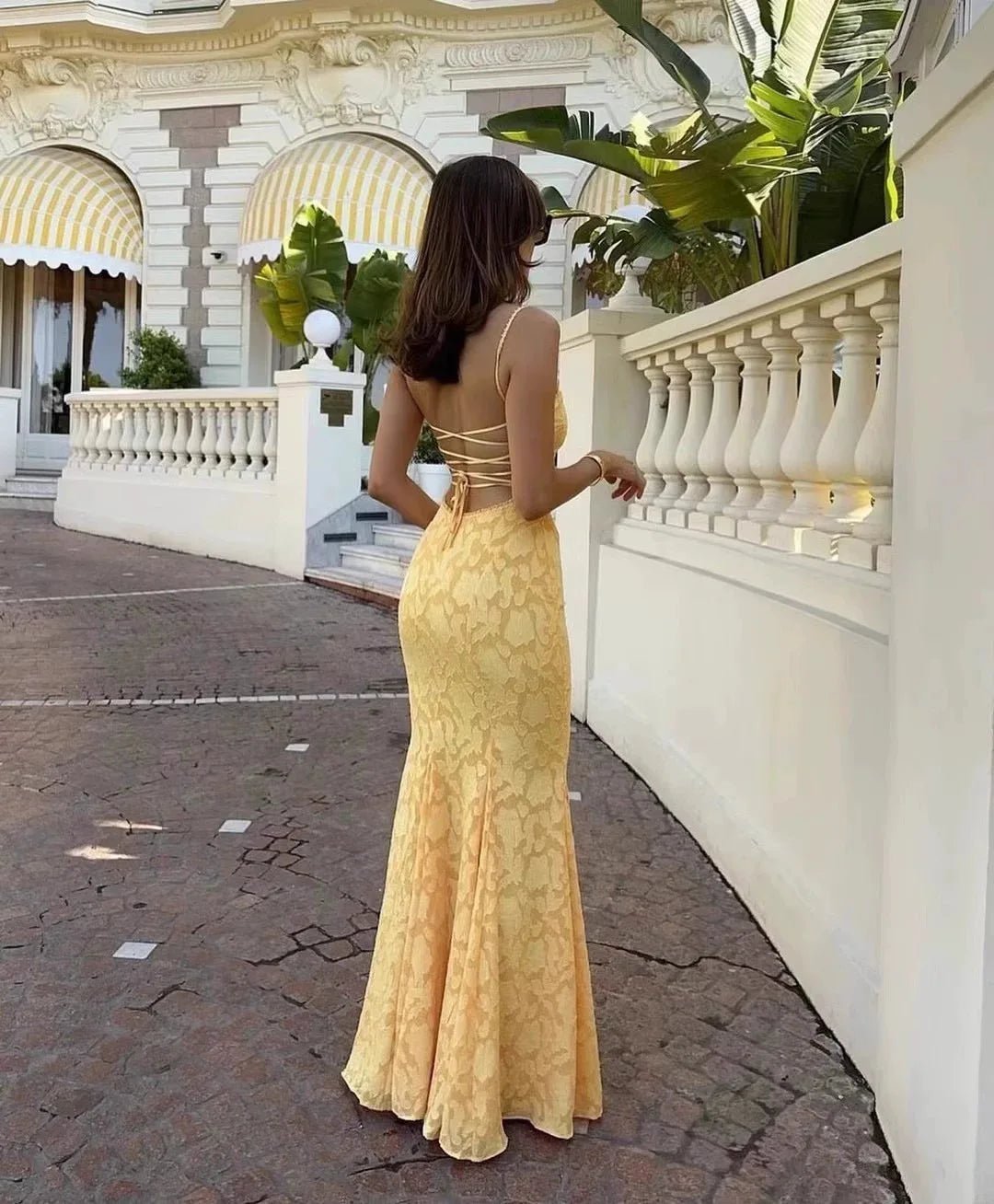 Vestido maxi com cauda de peixe e cordões Claire