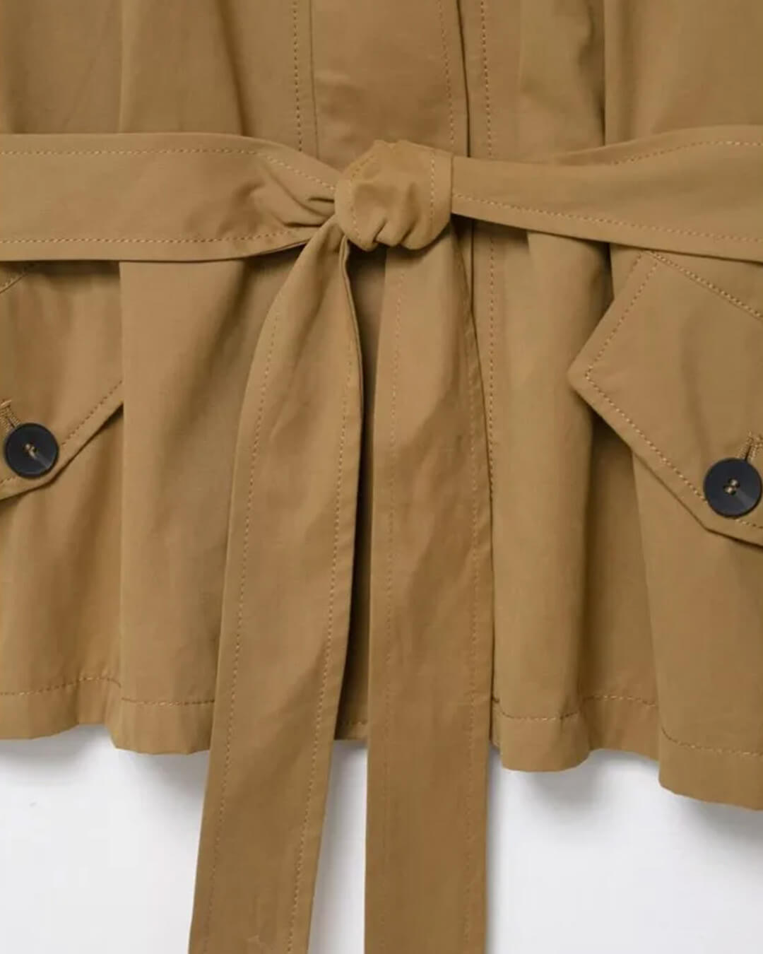 Claire Set aus kurzem Trenchcoat und Skort