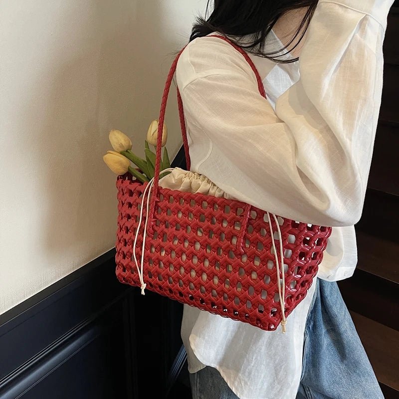 Claudia skulderveske i utskåret design