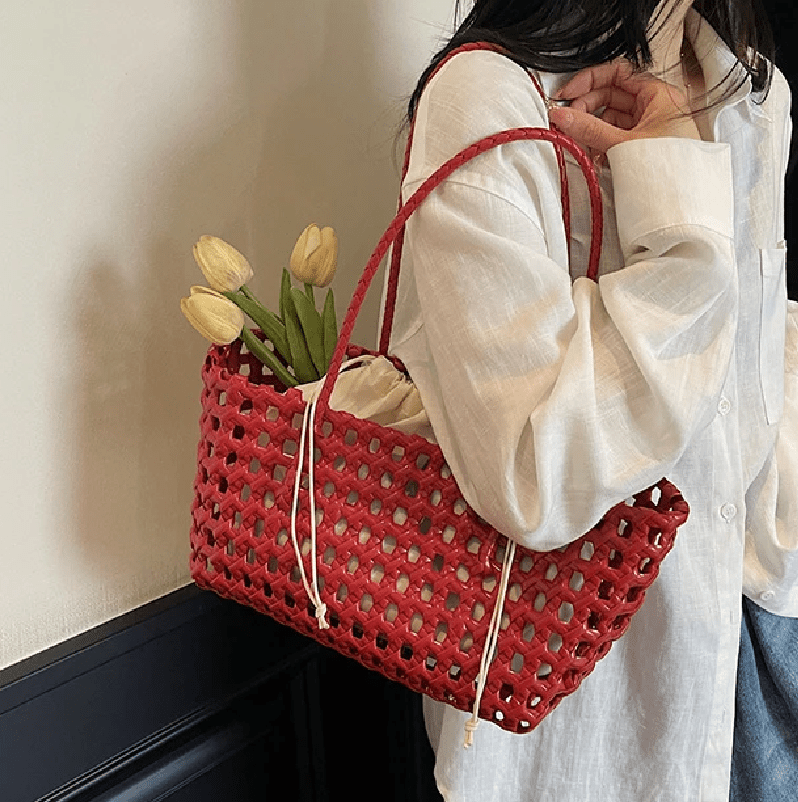 Claudia skulderveske i utskåret design