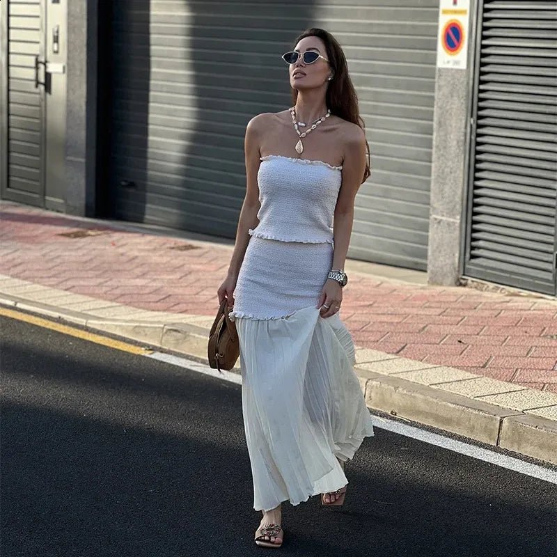 Σετ Claudia με πλεκτό τοπ-φανελάκι και πλισέ φούστα