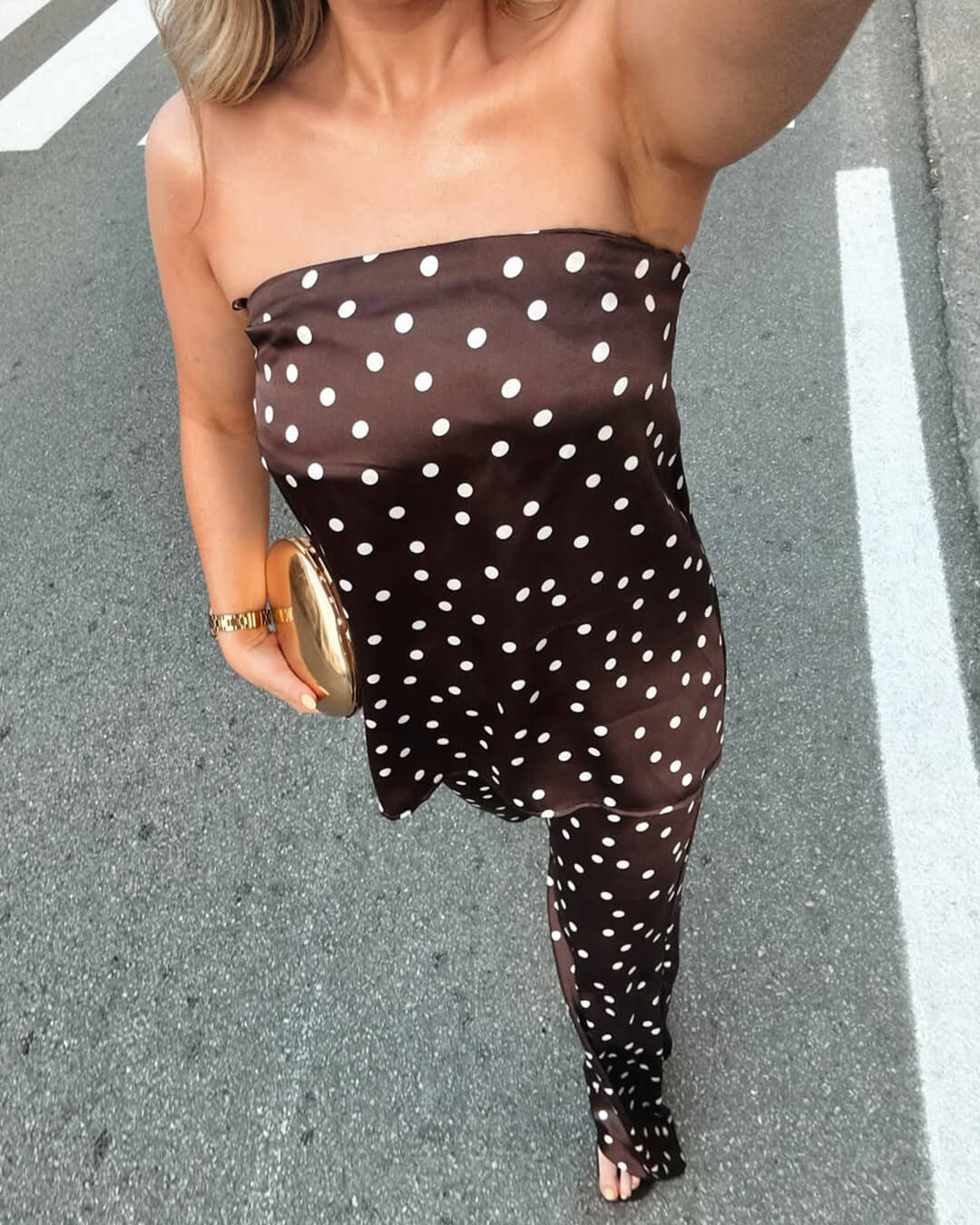 Claudine buksedragt i satin med bandeau-top