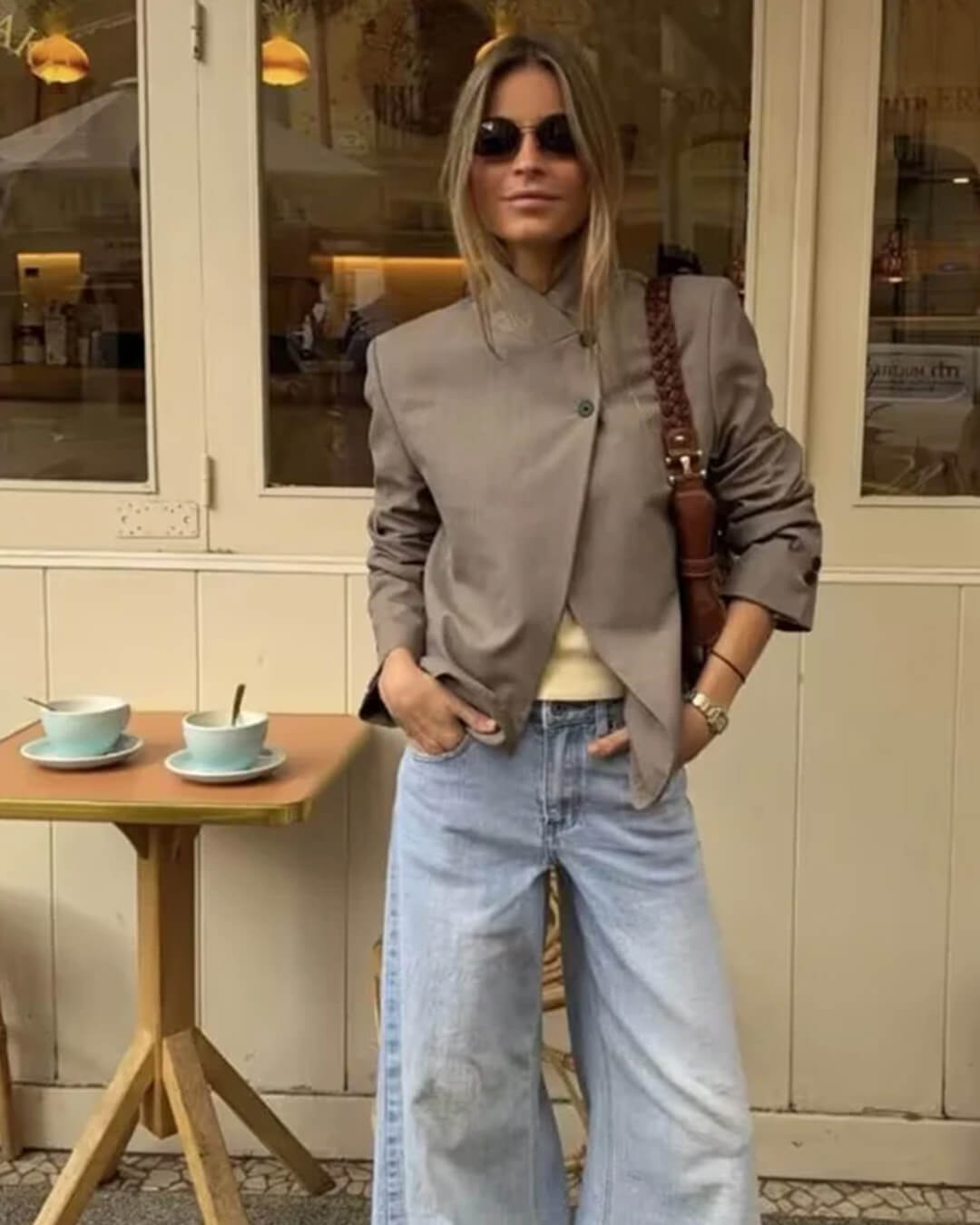 Cleo blazer med høy krage og knappelukking