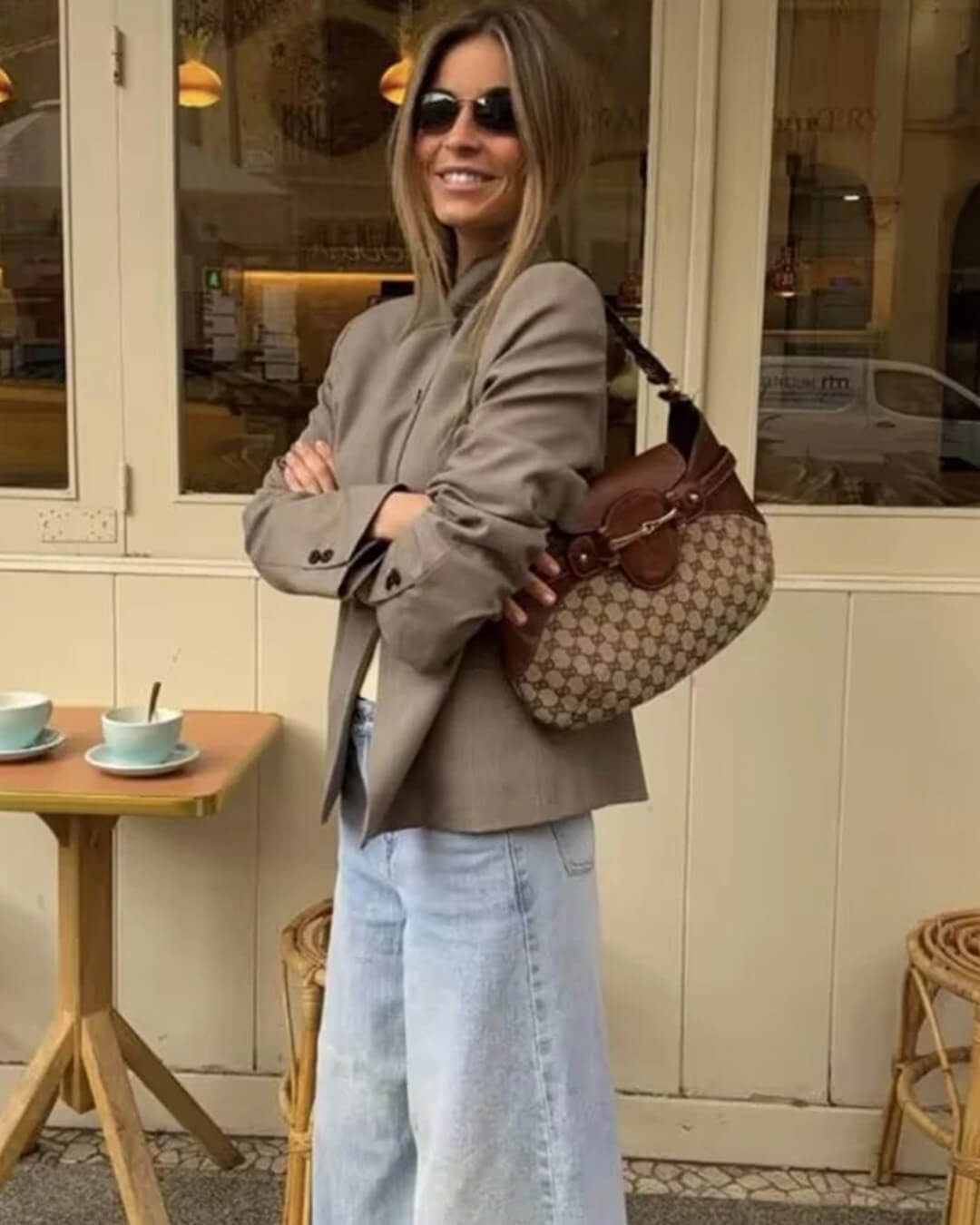 Cleo blazer med høy krage og knappelukking