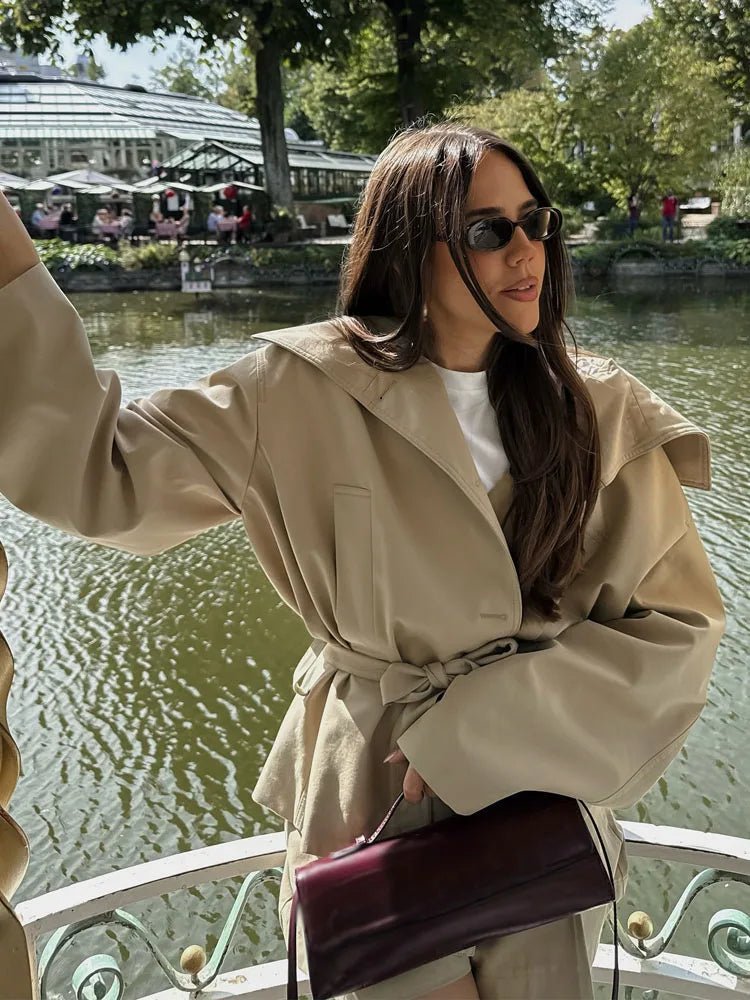 Debra sæt med jakke med bælte og shorts