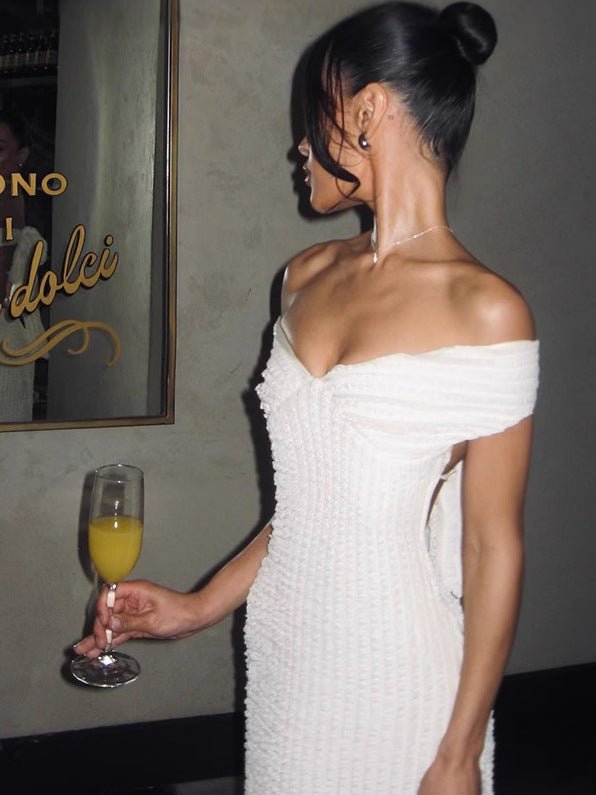 Vestido comprido Elaine sem ombros com atilhos nas costas