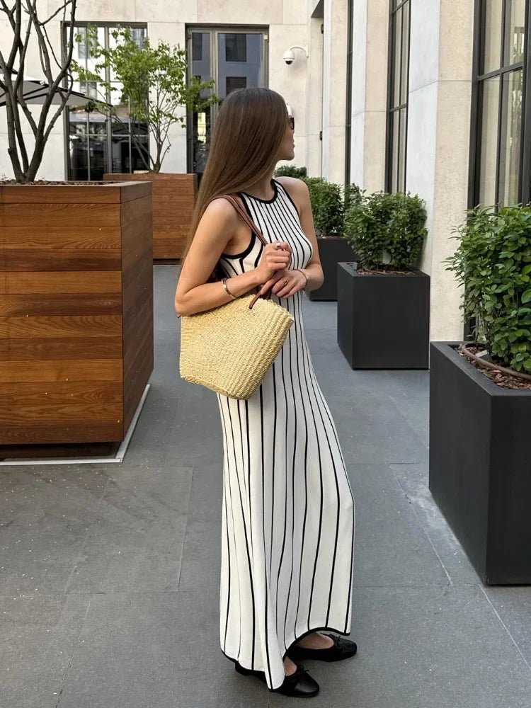 Elena ermeløs strikket maxikjole med striper