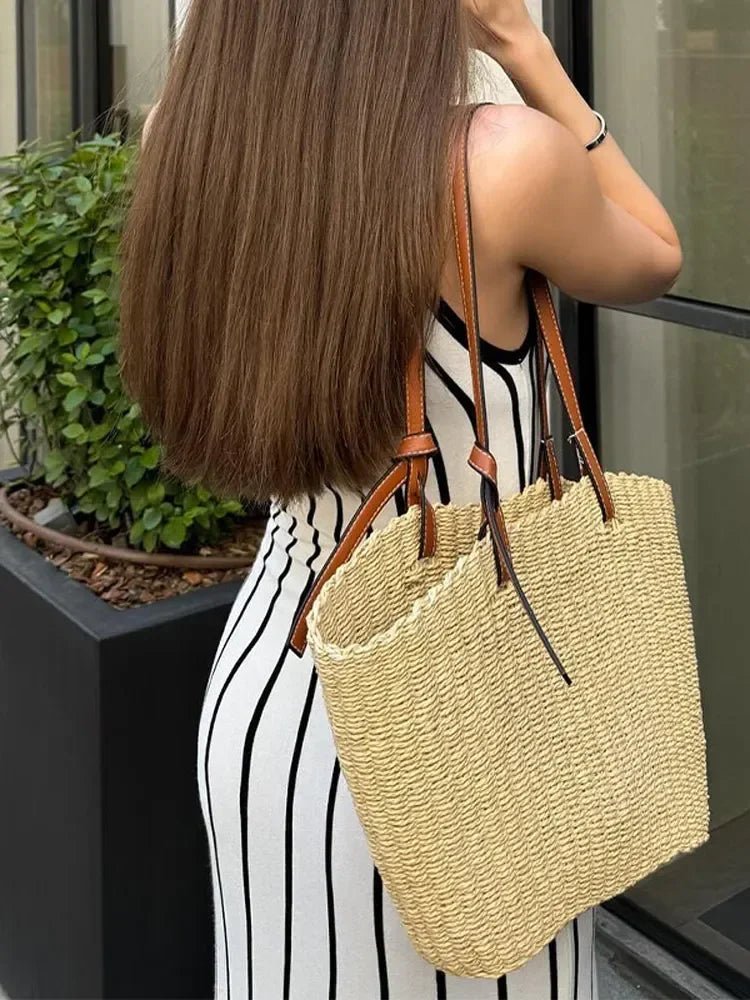 Elena ermeløs strikket maxikjole med striper
