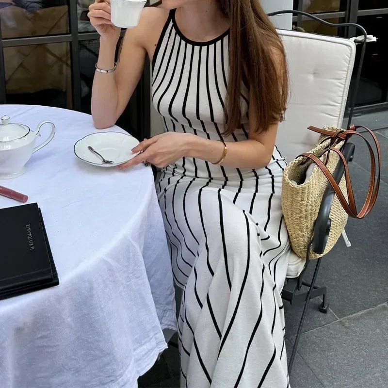 Elena ermeløs strikket maxikjole med striper