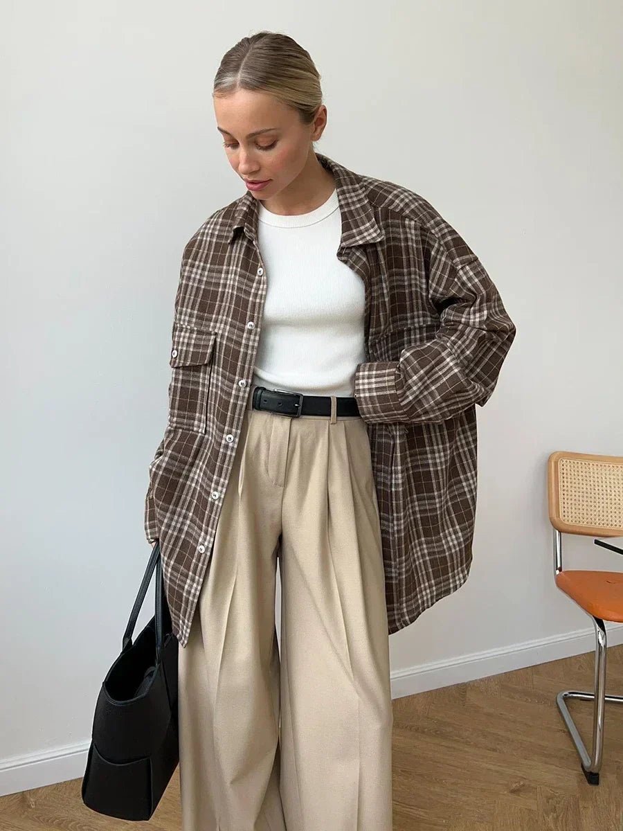 Emma løstsiddende ternet bluse