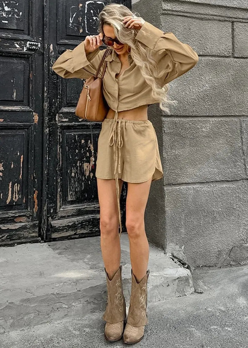 Gabrielle Set aus kurzem Hemd und Shorts mit Kordelzug