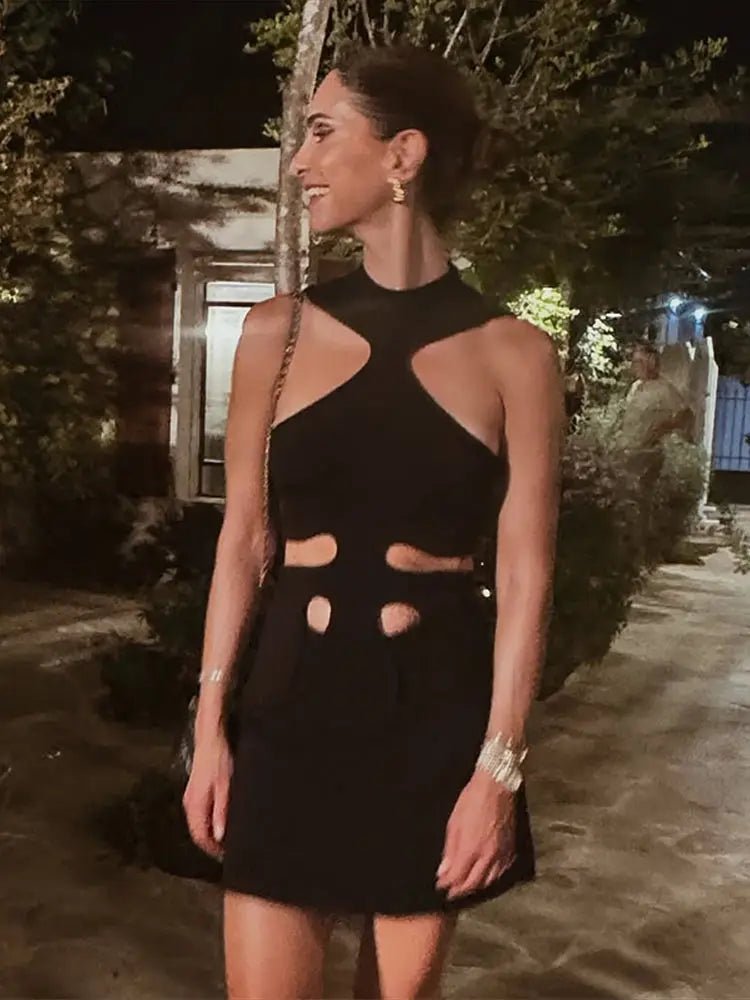 Gisele minikjole med bare skuldre og halterneck