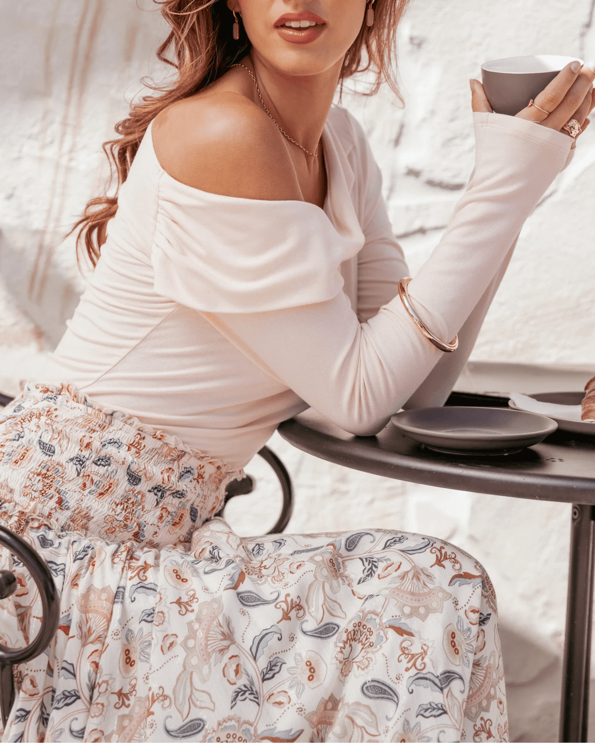 Glenda asymmetrisk off-shoulder-top