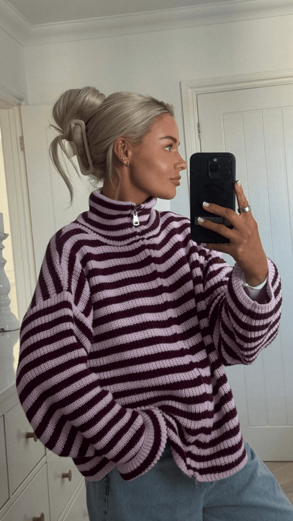 Hanna striktrøje med striber og høj hals