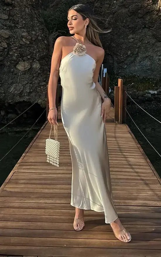 Vestido maxi de cetim com decote halter Harper