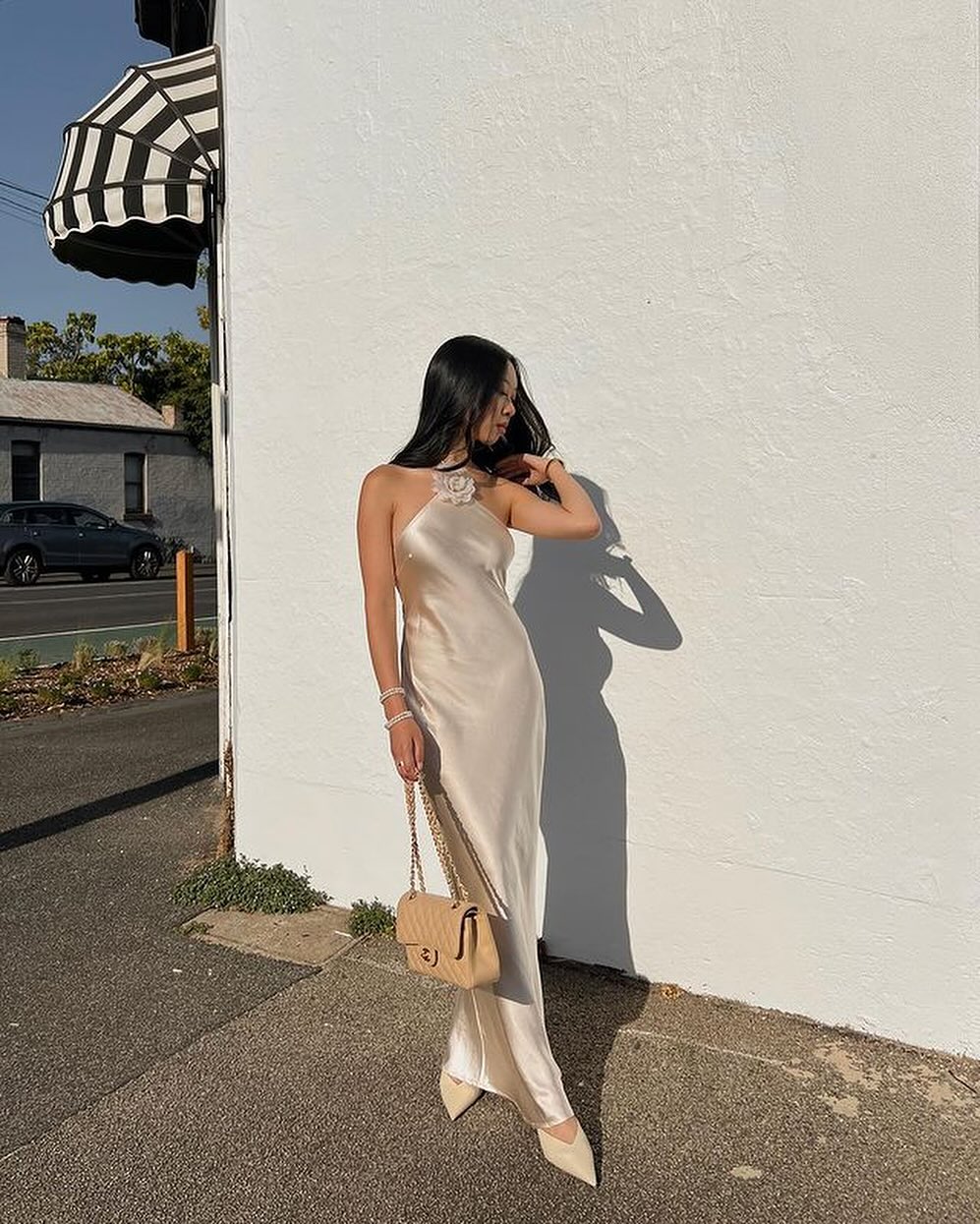 Vestido maxi de cetim com decote halter Harper