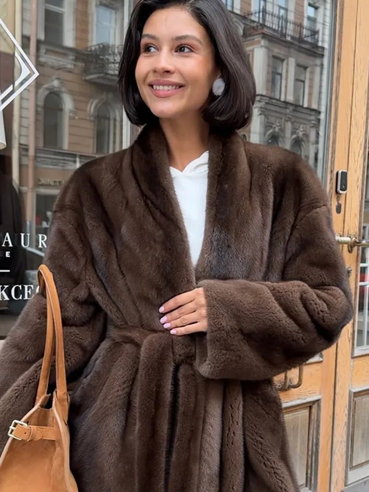 Hazel Taillierte Kunstpelzjacke mit Gürtel