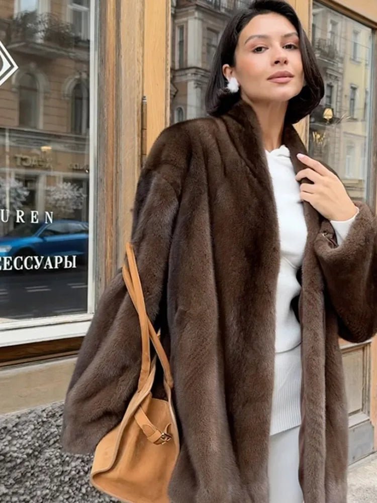 Hazel Taillierte Kunstpelzjacke mit Gürtel