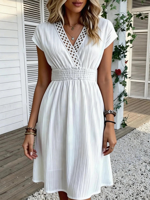 Abito aderente Ilaria in pizzo francese con scollo a V